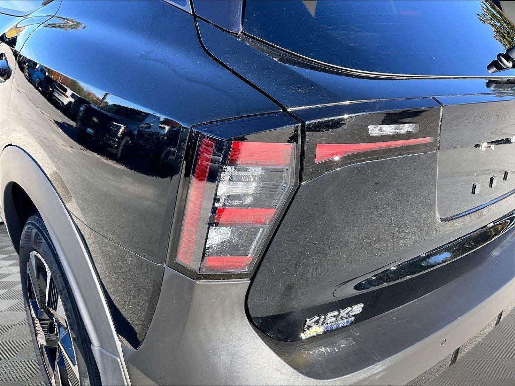 Used 2025 Super Black Nissan SV image 28