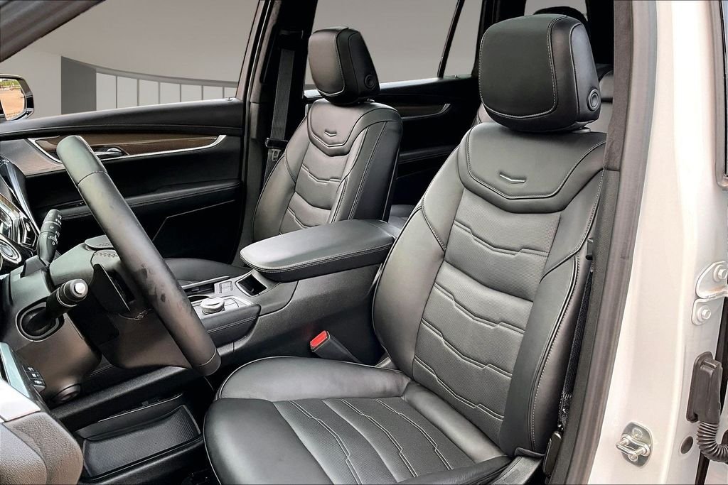 Used 2025 White Cadillac Premium Luxury image 25