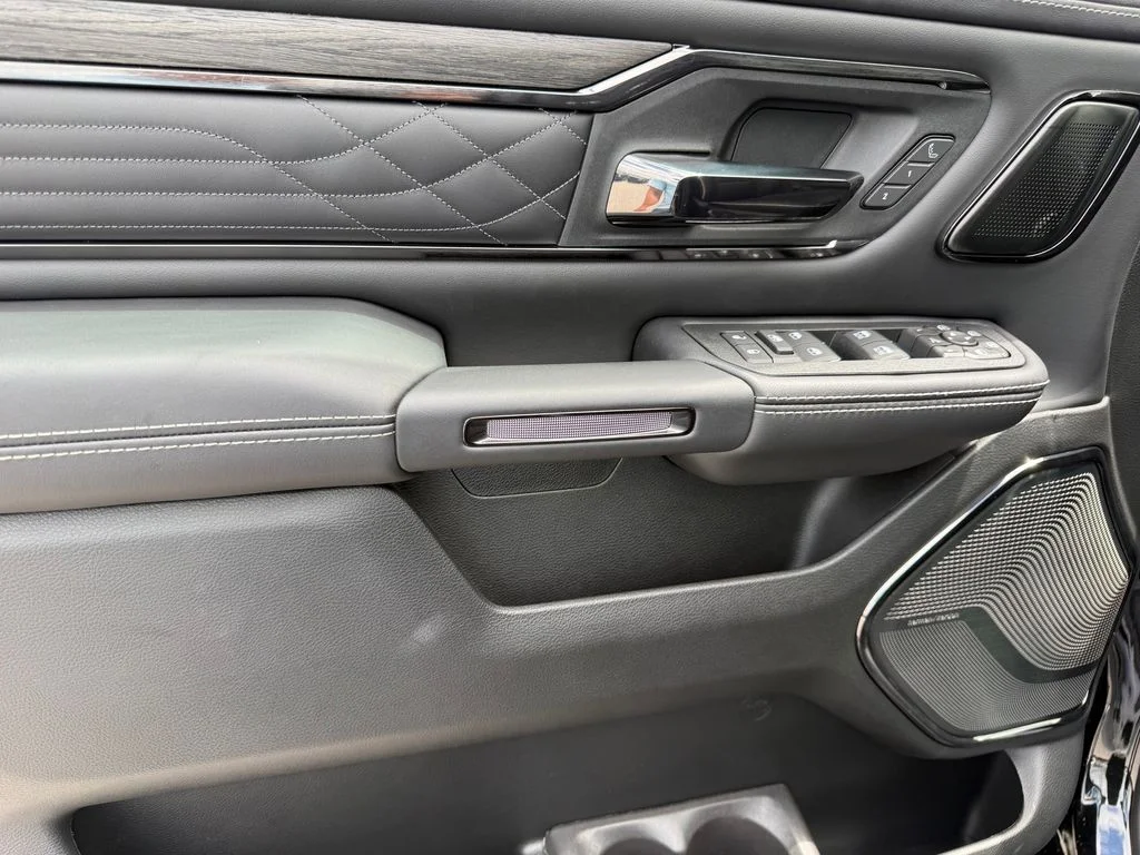 New 2026 Diamond Black Crystal Pearl-Coat Exterior Paint RAM Limited image 5