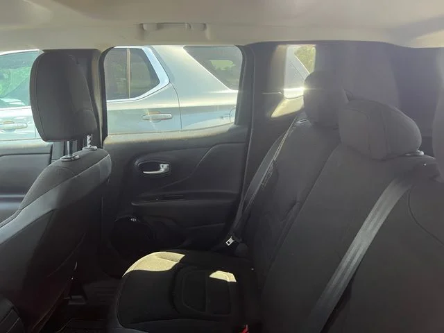 Used 2017 Black Jeep Latitude image 10