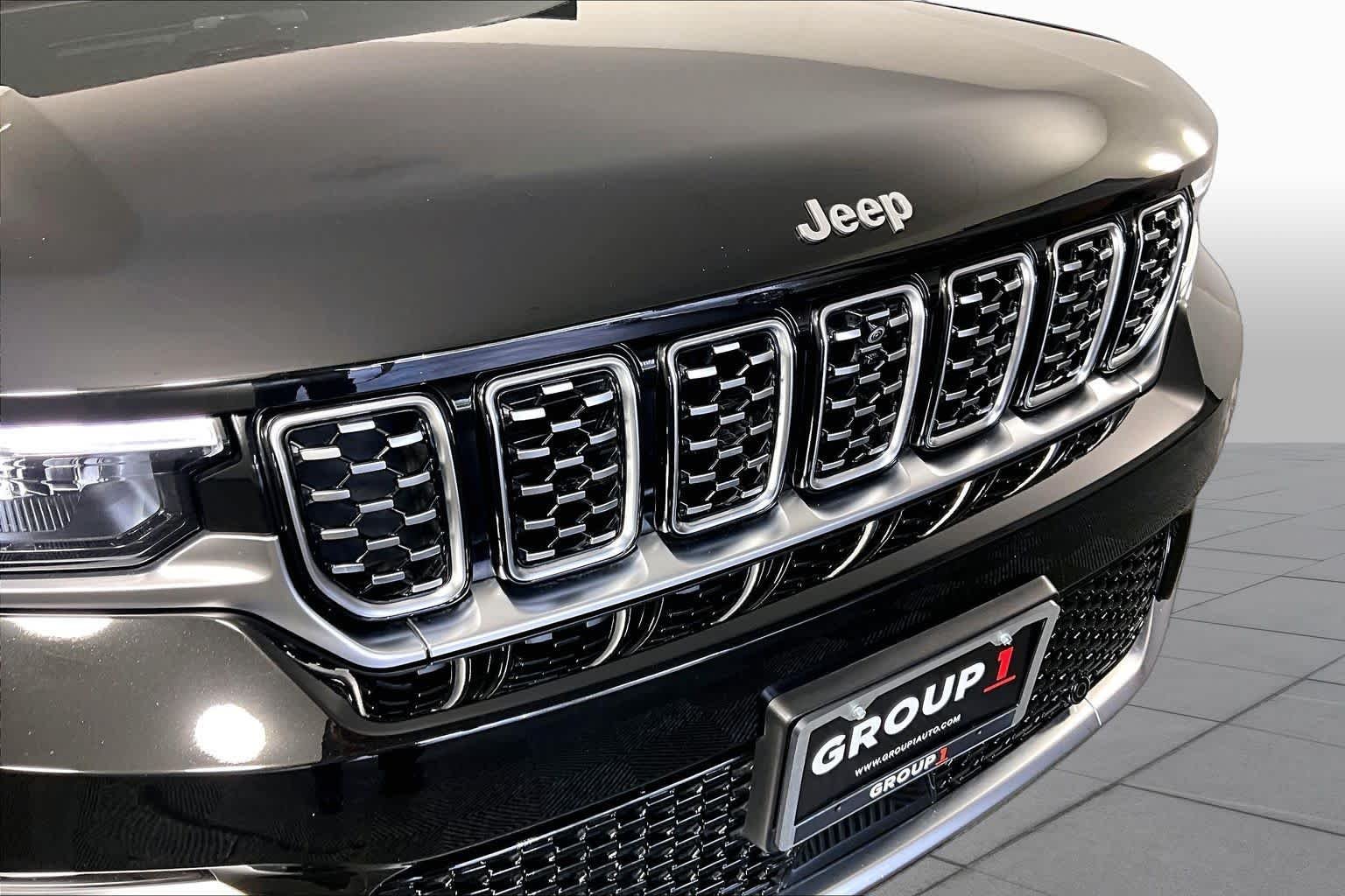 Used 2022 Diamond Black Crystal Pearlcoat Jeep Summit image 28