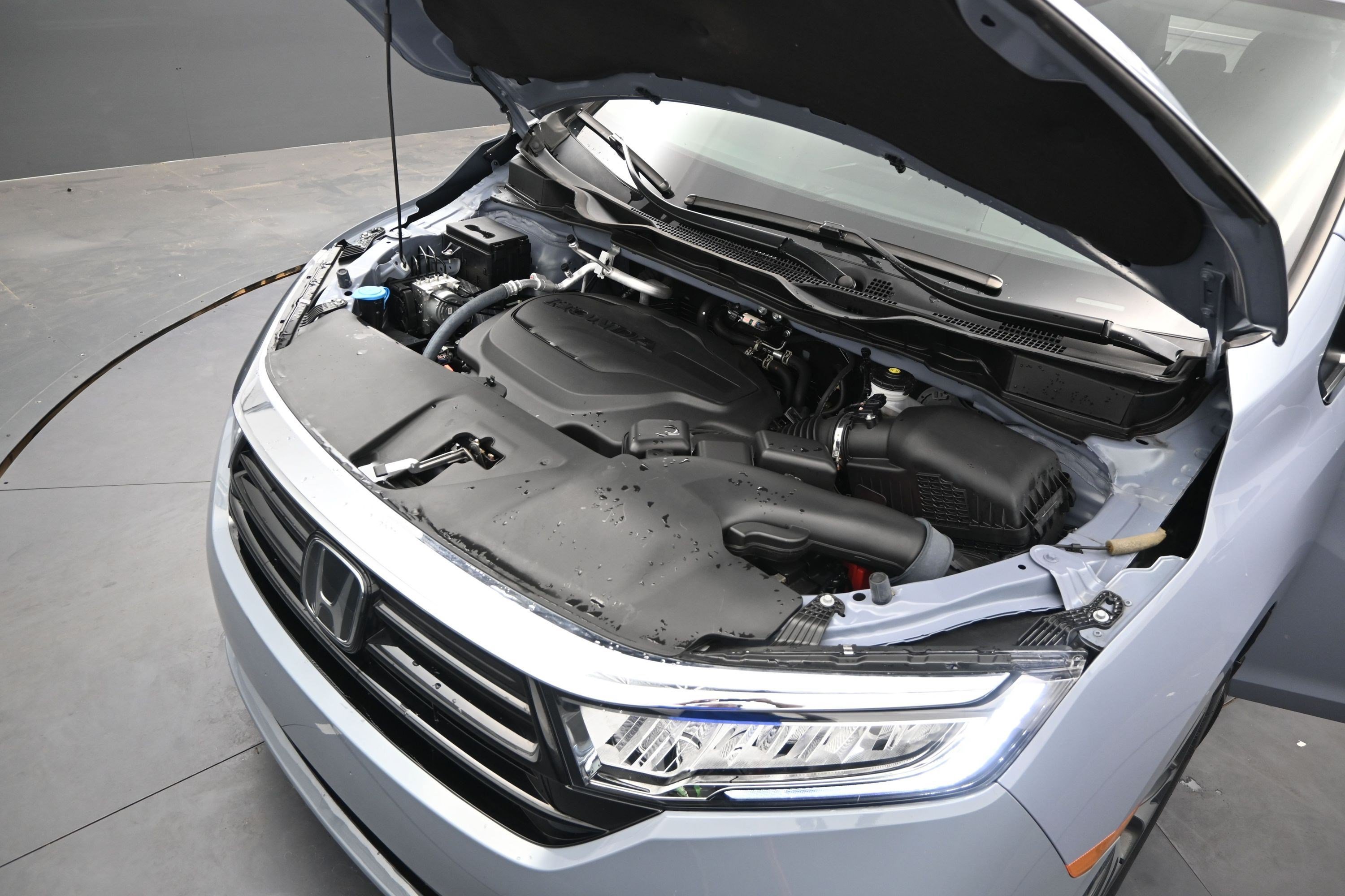 Used 2023 Sonic Gray Pearl Honda Touring image 13
