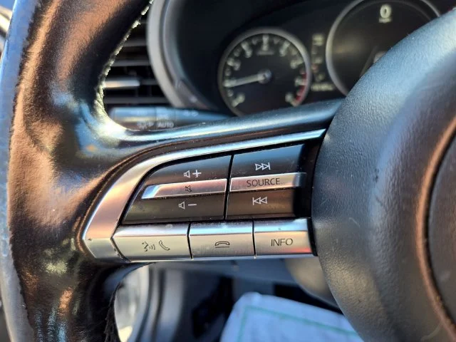Used 2019 Silver Mazda Select image 33