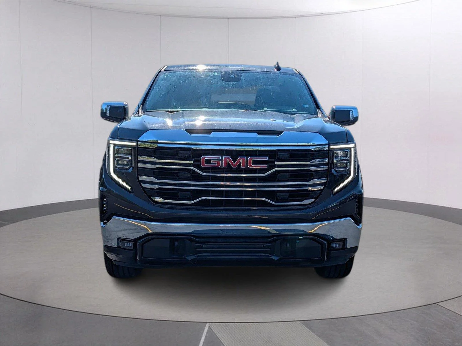 Used 2025 Titanium Rush Metallic GMC SLT image 9