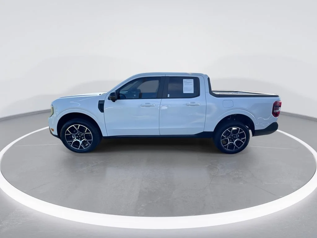 Used 2025 White Ford Lariat image 5