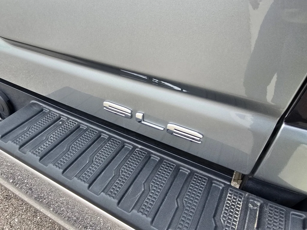 Used 2025 Sterling Metallic GMC SLE image 30
