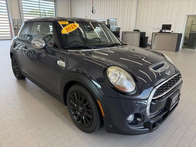 Used 2018 Gray MINI Base image 3