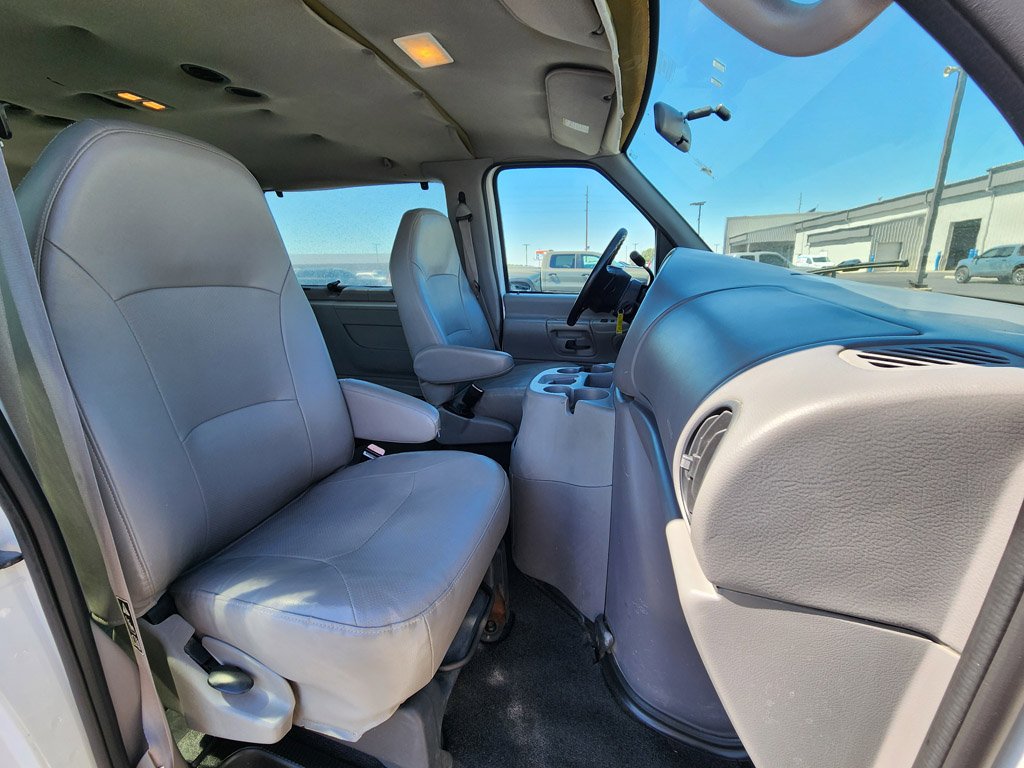 Used 2001  Ford  image 21