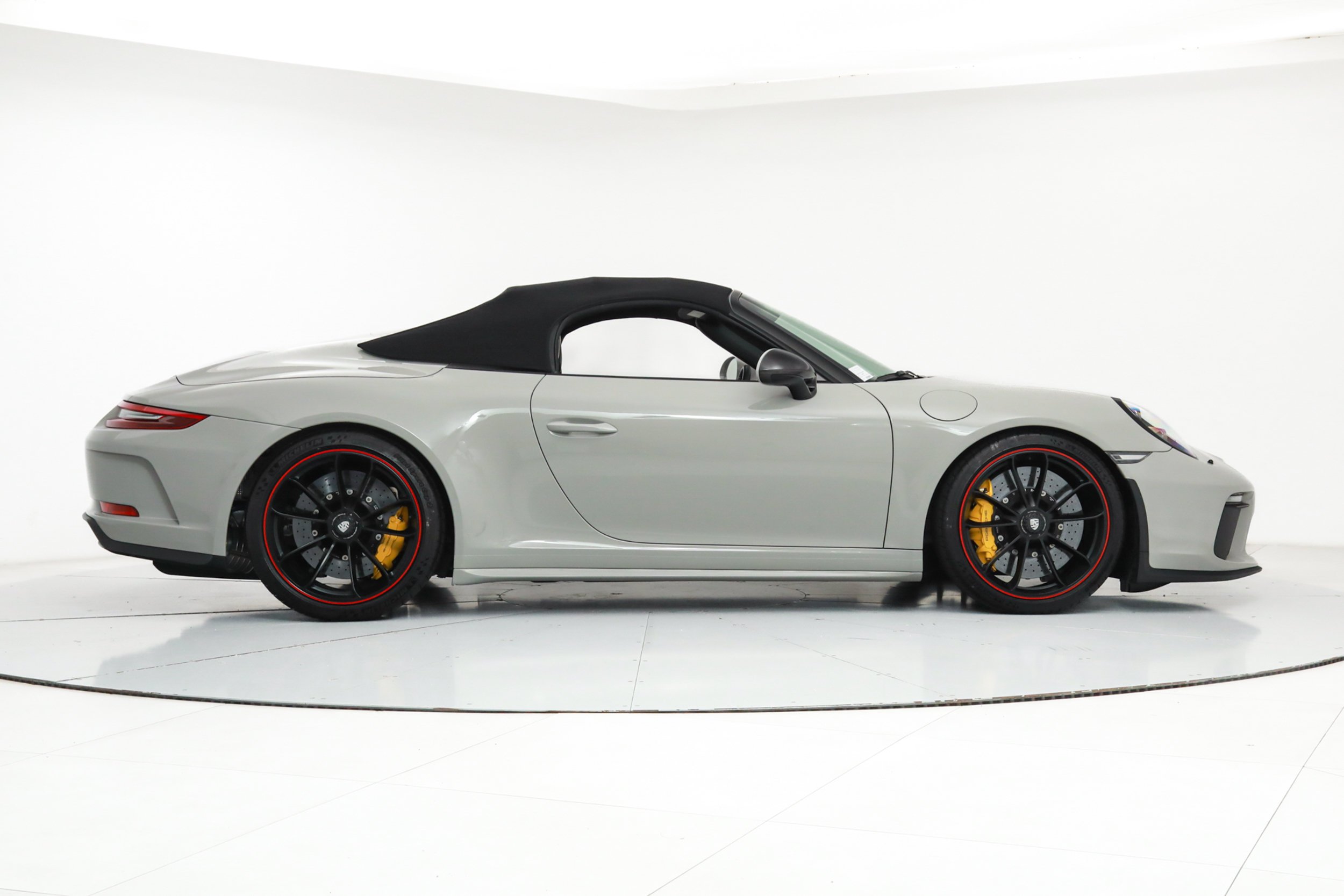 Used 2019 Chalk Porsche Speedster image 8