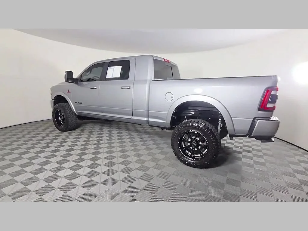 Used 2024 Billet Silver Metallic Clearcoat Ram Laramie image 49
