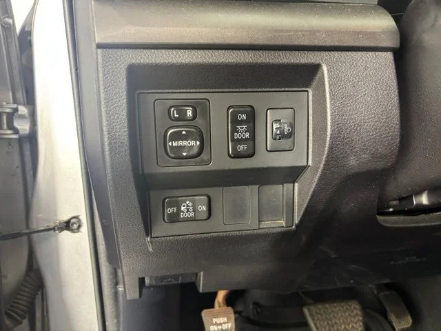 Used 2015 Silver Toyota SR5 image 16