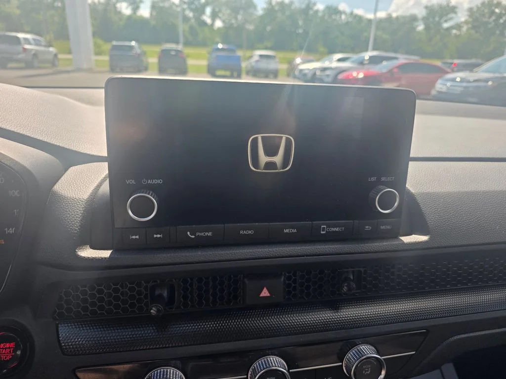 Used 2023 Lunar Silver Metallic Honda LX image 16