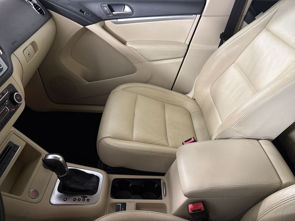 Used 2012  Volkswagen S image 19