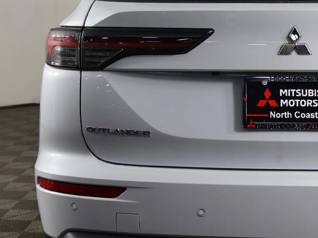 2026 Mitsubishi Outlander ES - Photo 14