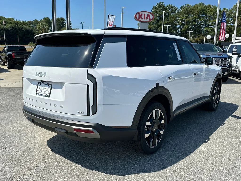 New 2027 White Kia S image 7