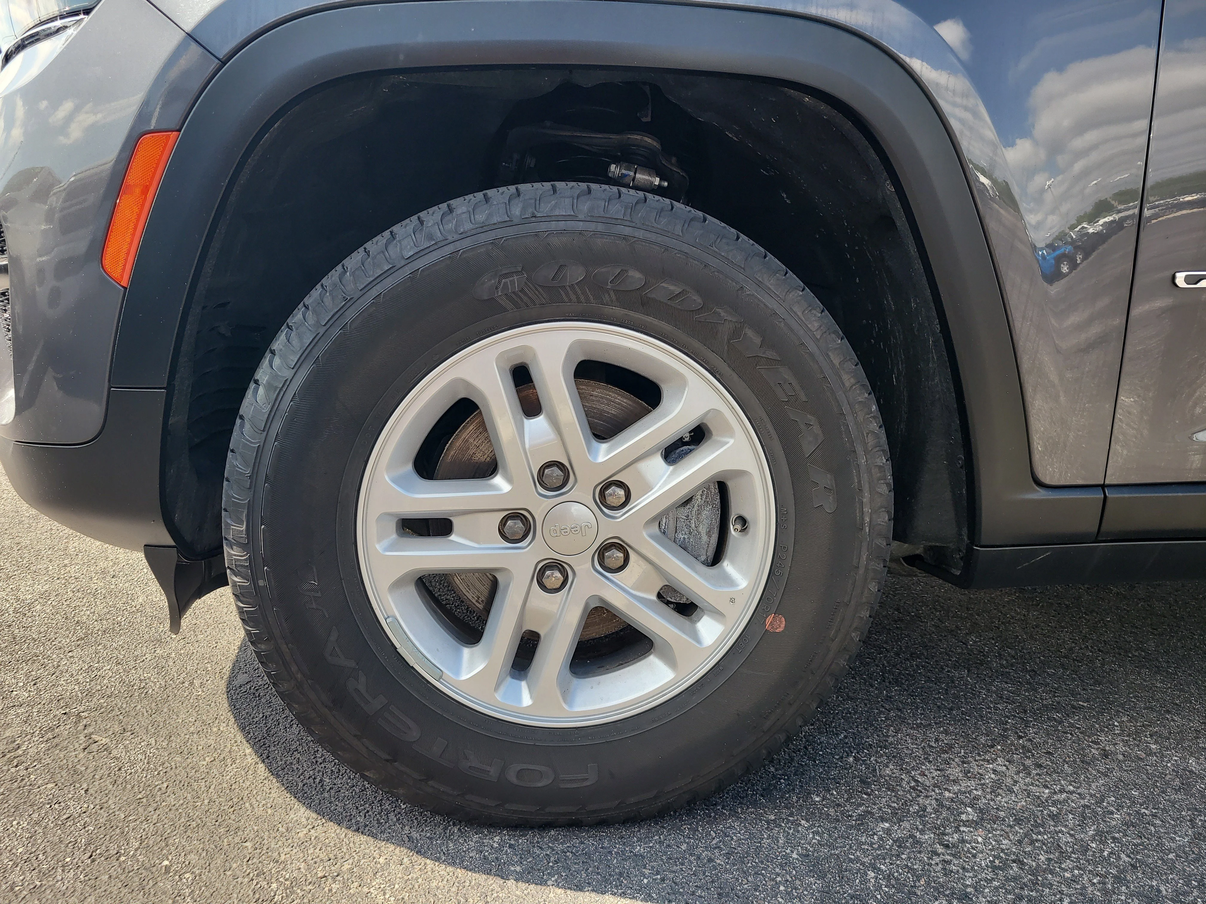 Used 2024 Baltic Gray Metallic Clearcoat Jeep Laredo image 9