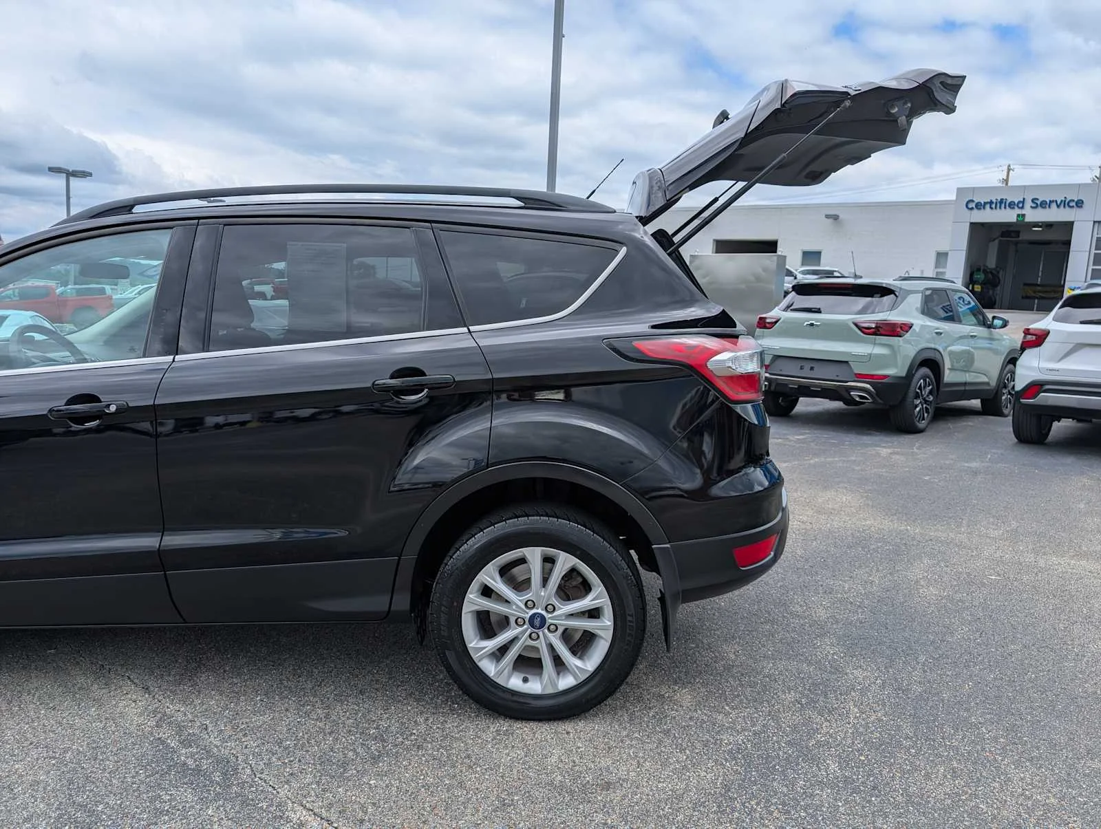 Used 2018 Shadow Black Ford SE image 11