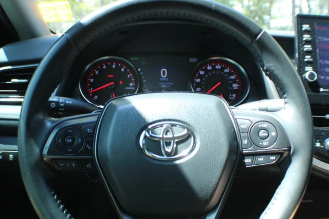 Used 2022 Supersonic Red/Midnight Black Metallic Toyota XSE image 9