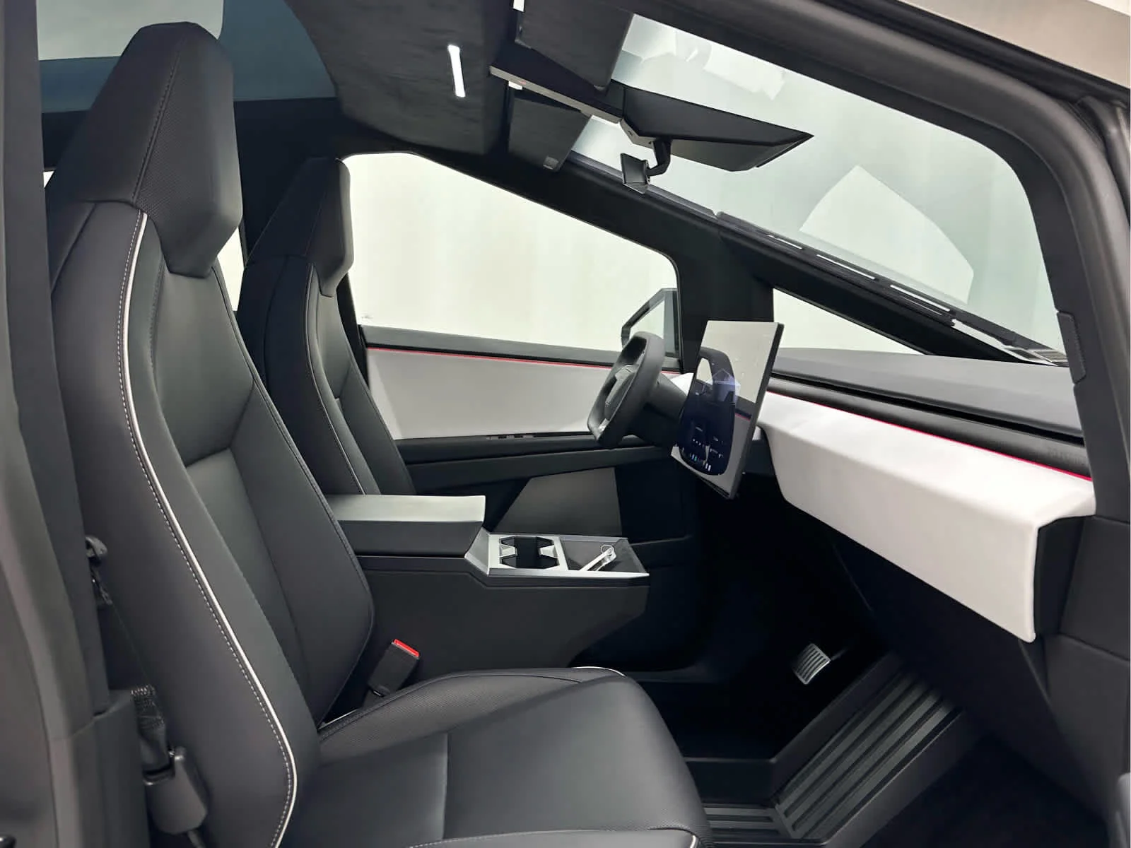 2024 Tesla Cybertruck Base - Photo 18