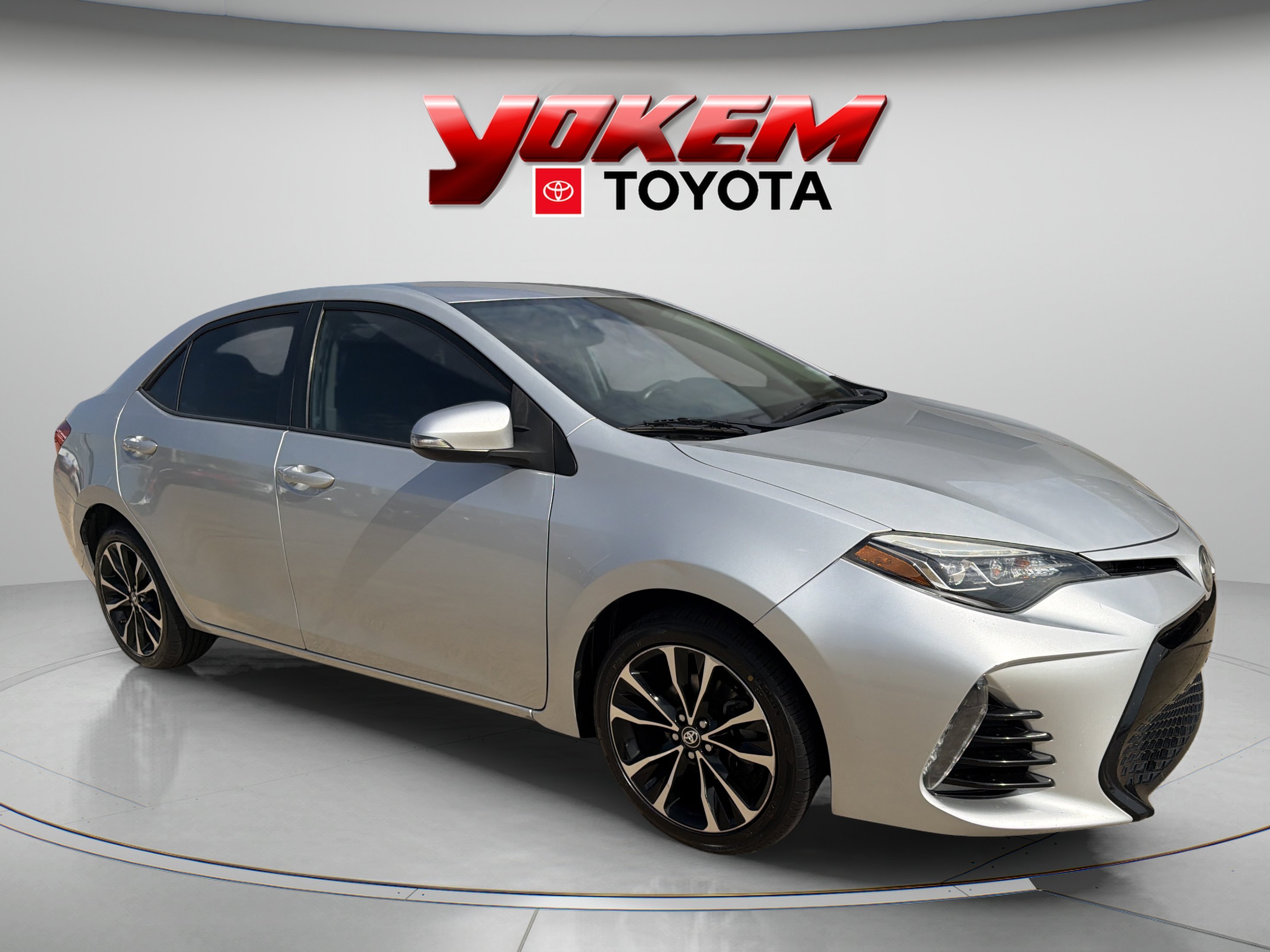Used 2017 Silver Toyota SE image 9