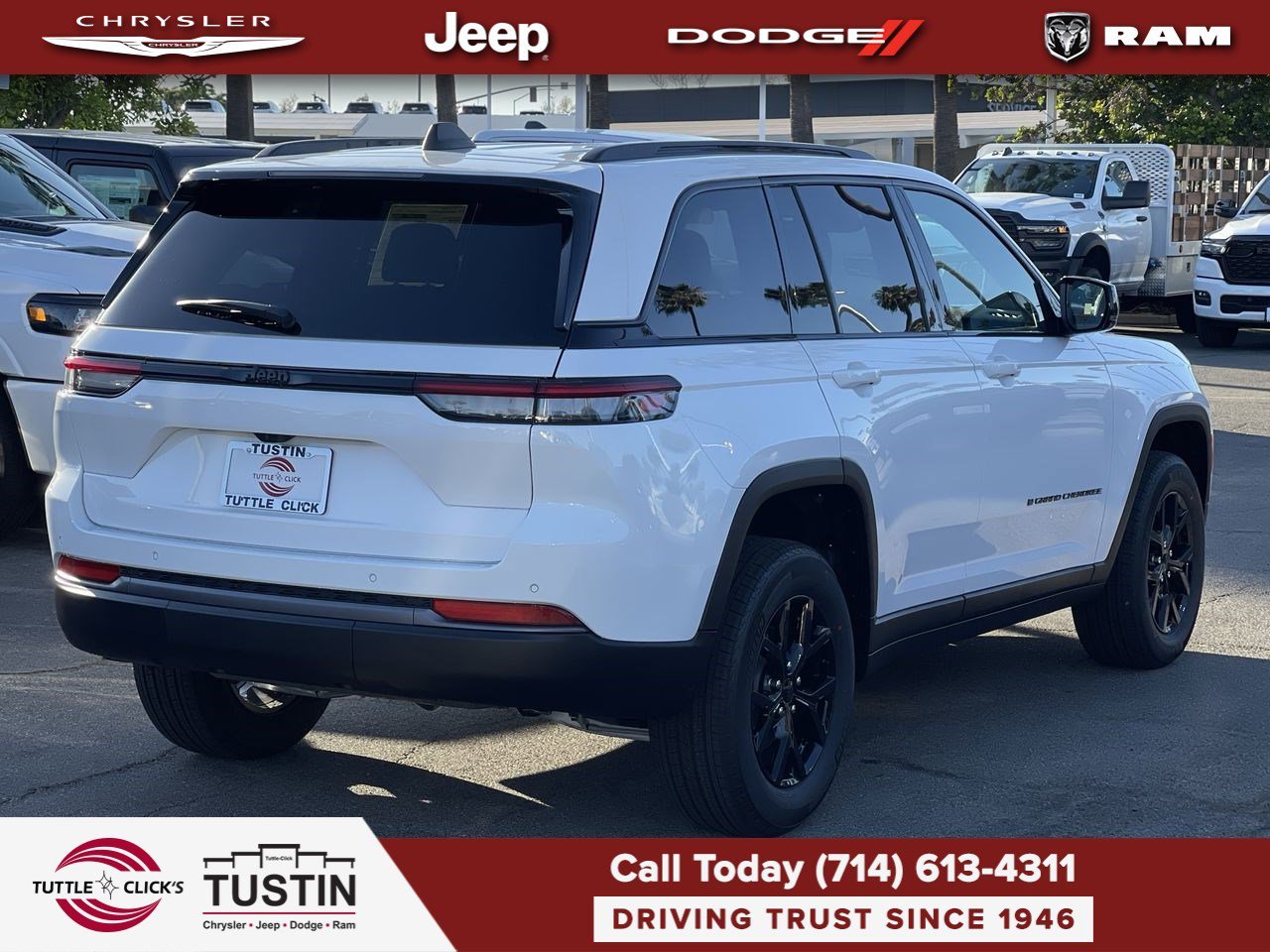 New 2026 Bright White Clear-Coat Exterior Paint Jeep Laredo Altitude image 6