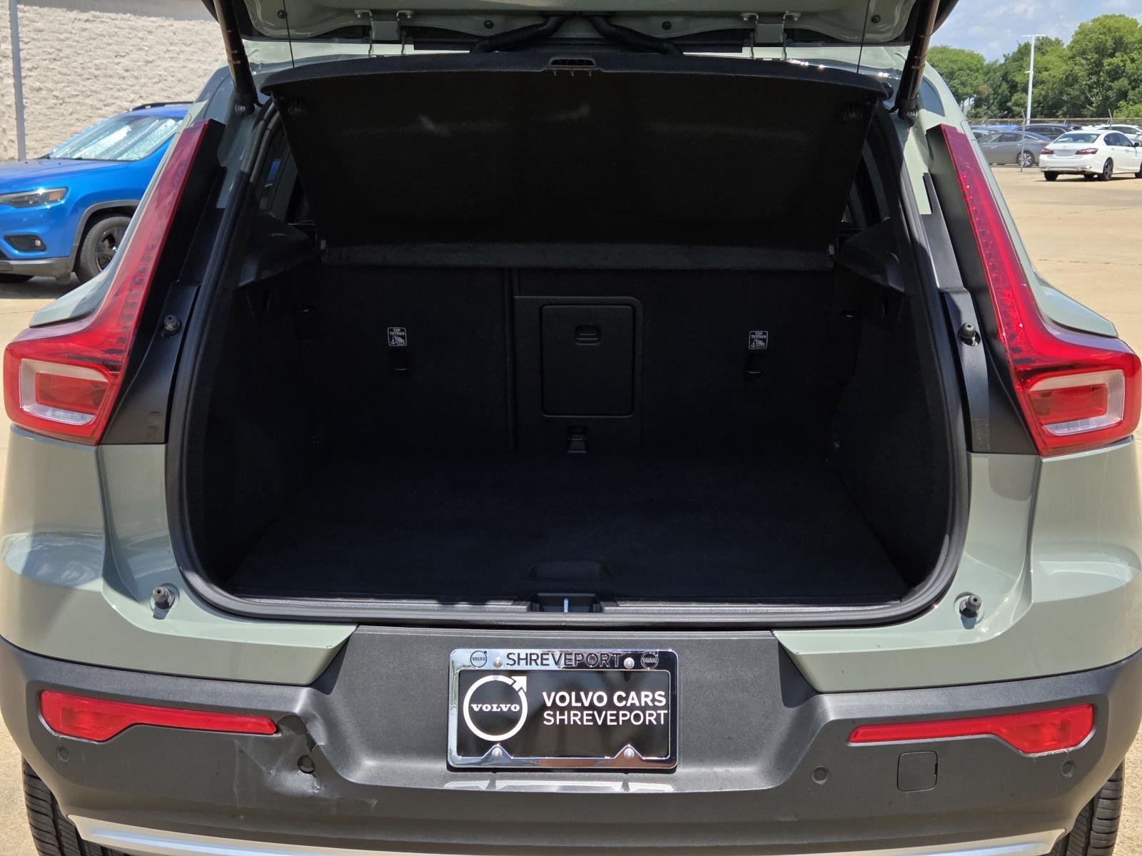 Used 2025 Sage Green Metallic Volvo Core Bright Theme image 10
