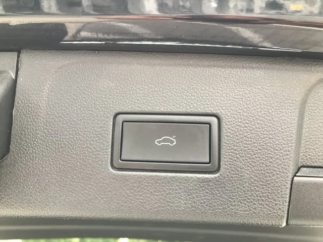 Certified Used 2023 Deep Black Pearl Volkswagen 3.6L V6 SE w/Technology image 31