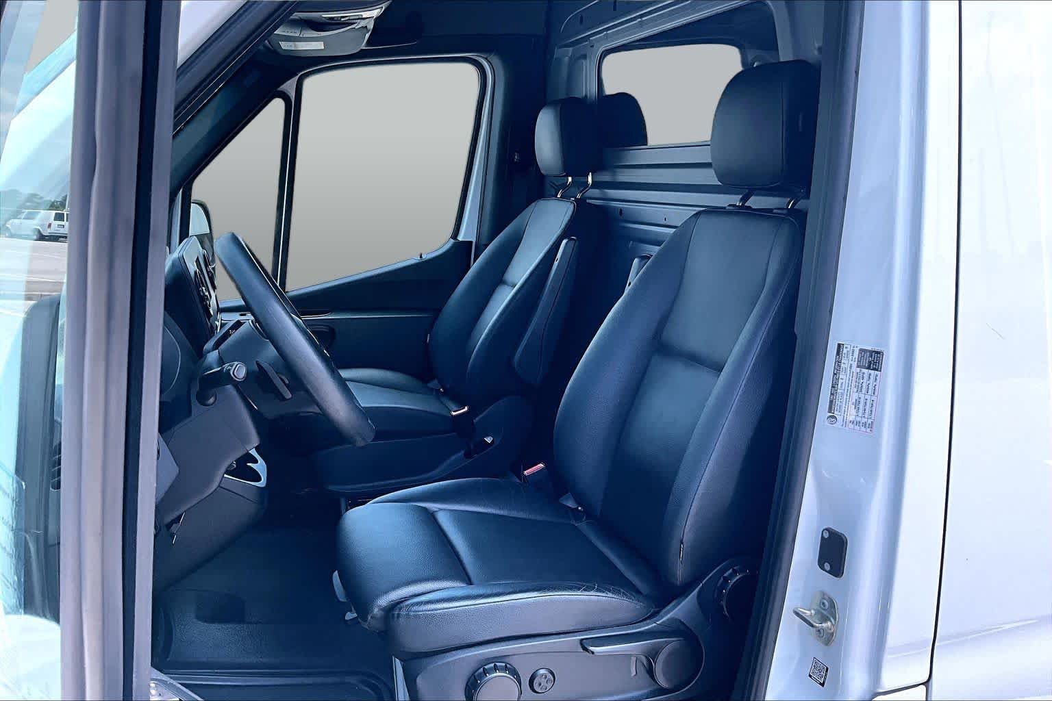 Used 2024 Arctic White Mercedes-Benz  image 8
