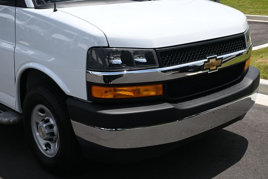 Used 2025 White Chevrolet Work Van image 29