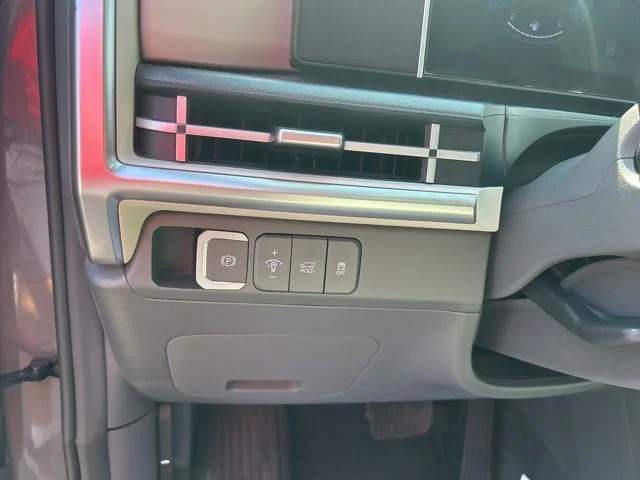 Used 2025 Gray Hyundai SEL image 17