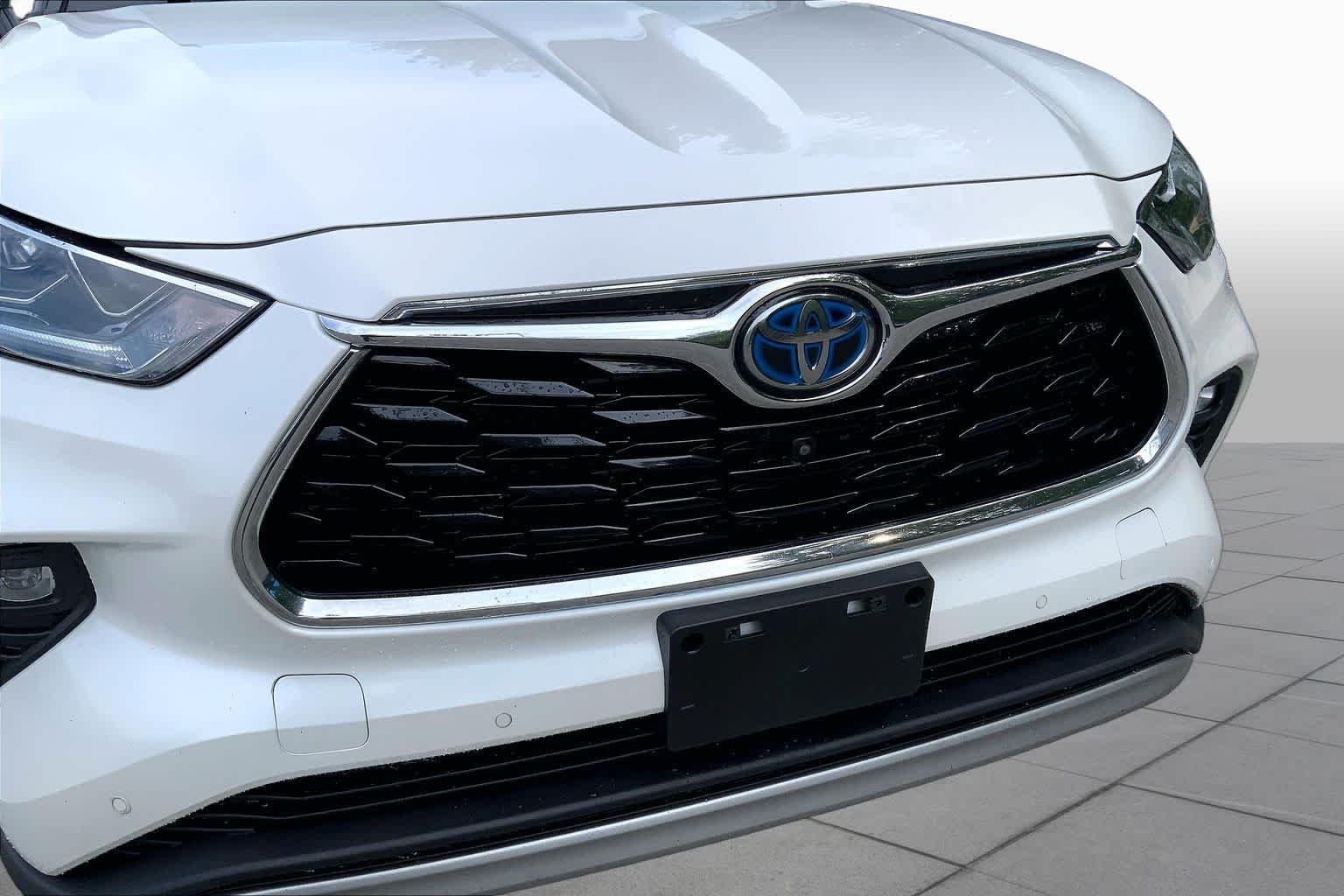Used 2021 Blizzard Pearl Toyota Hybrid Platinum image 32