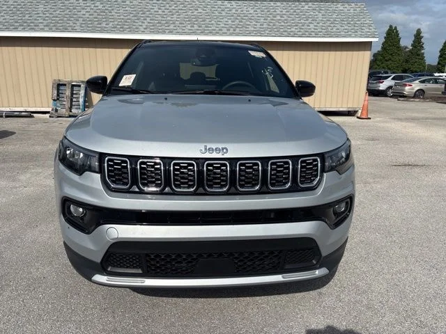 Used 2025 Silver Jeep Limited image 2