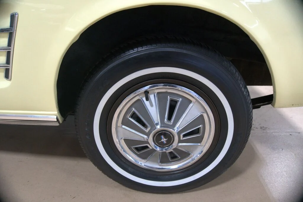 Used 1966 Yellow Ford  image 32
