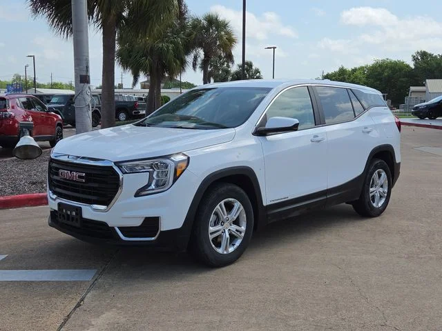 Used 2024 White GMC SLE image 3