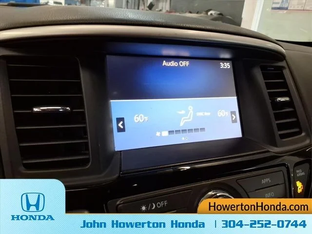 Used 2019 Silver Nissan S image 18
