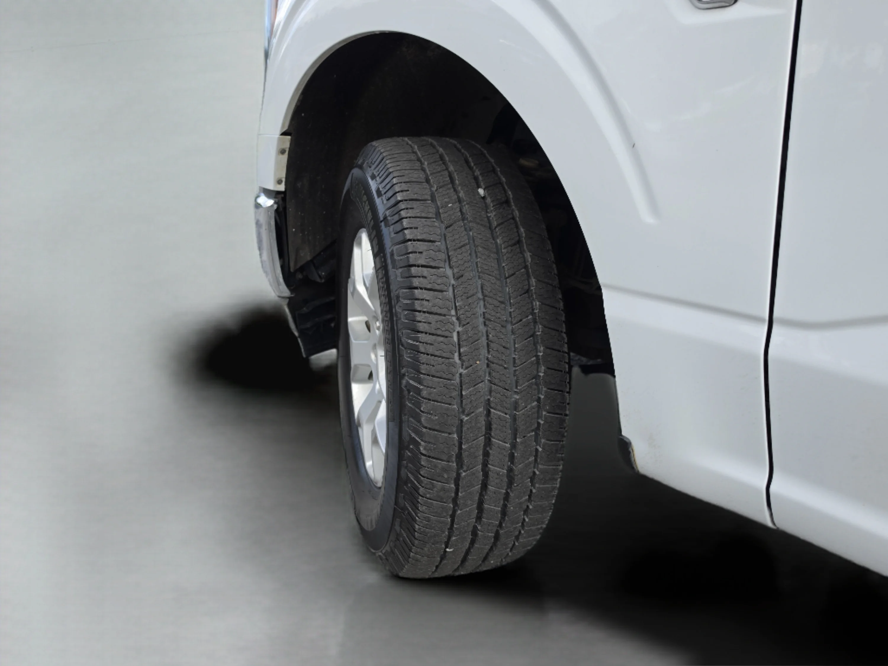 Used 2023 Oxford White Ford XLT image 39