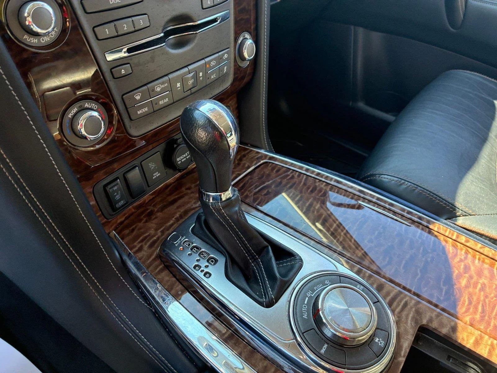Used 2020 Super Black Nissan SL image 21