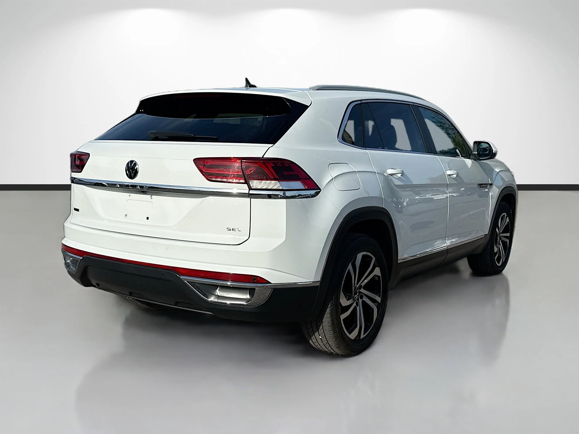 Used 2022 Pure White Volkswagen 2.0T SEL image 3