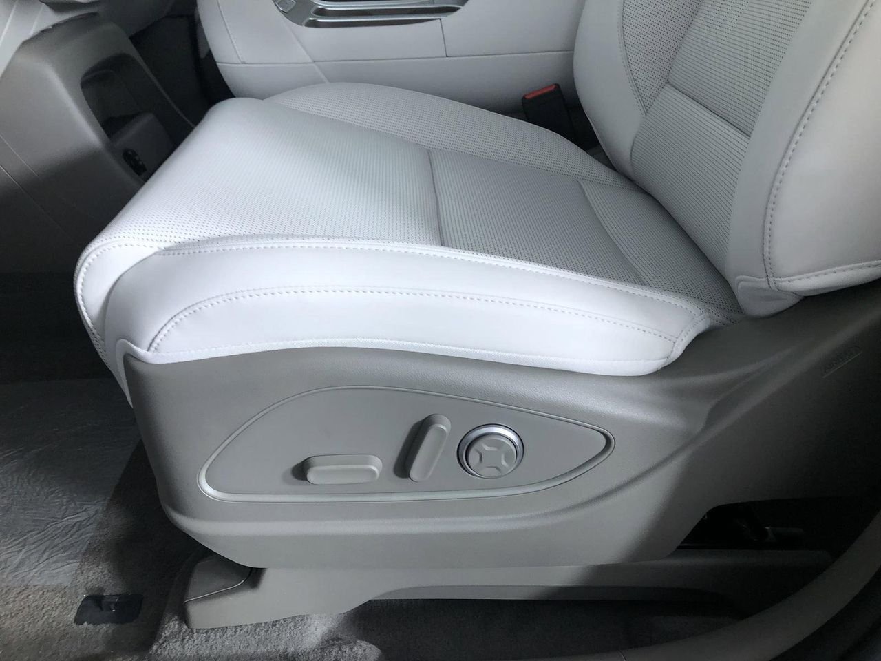 New 2026 Creamy White Pearl Hyundai SEL Premium AWD image 23