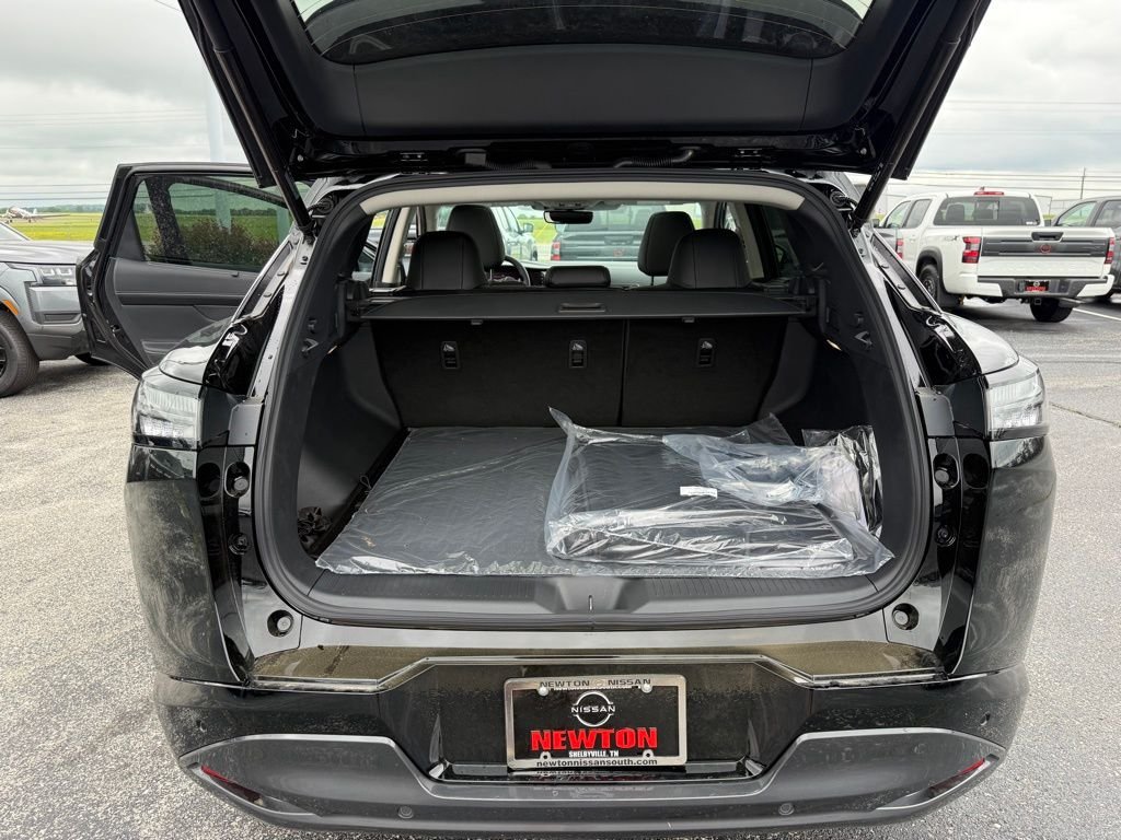 New 2026 Super Black Nissan Platinum image 17