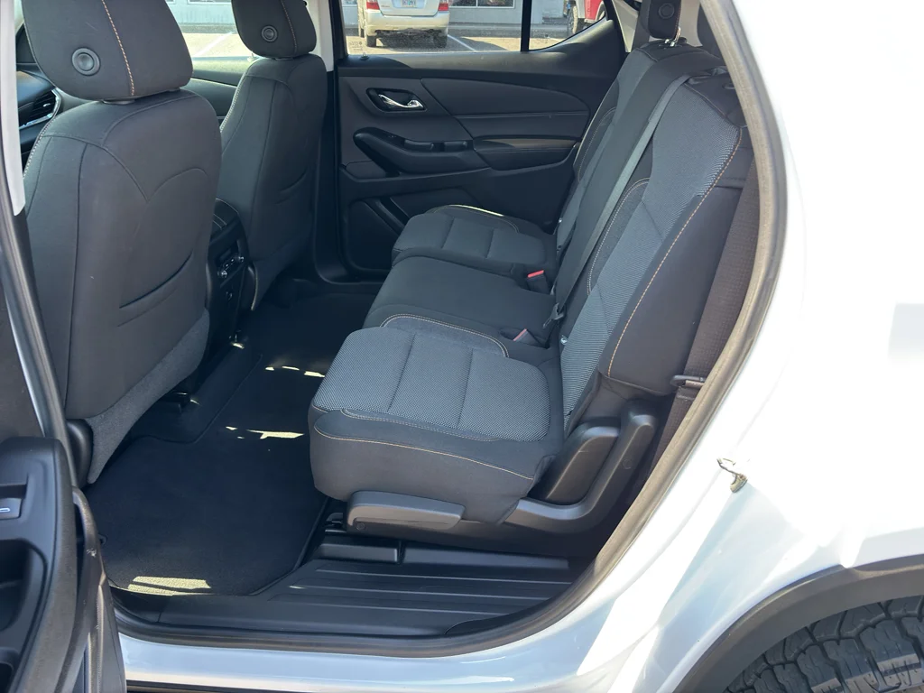 Used 2018 Summit White Chevrolet LT Cloth image 13