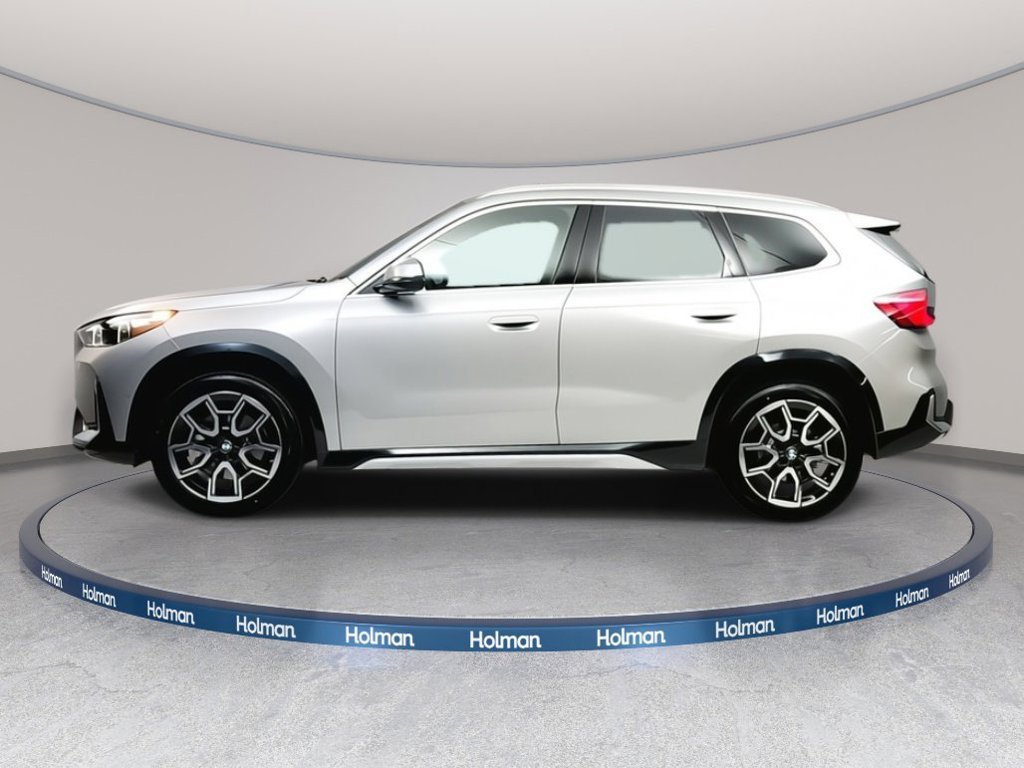 Used 2026 Space Silver Metallic BMW xDrive28i image 2