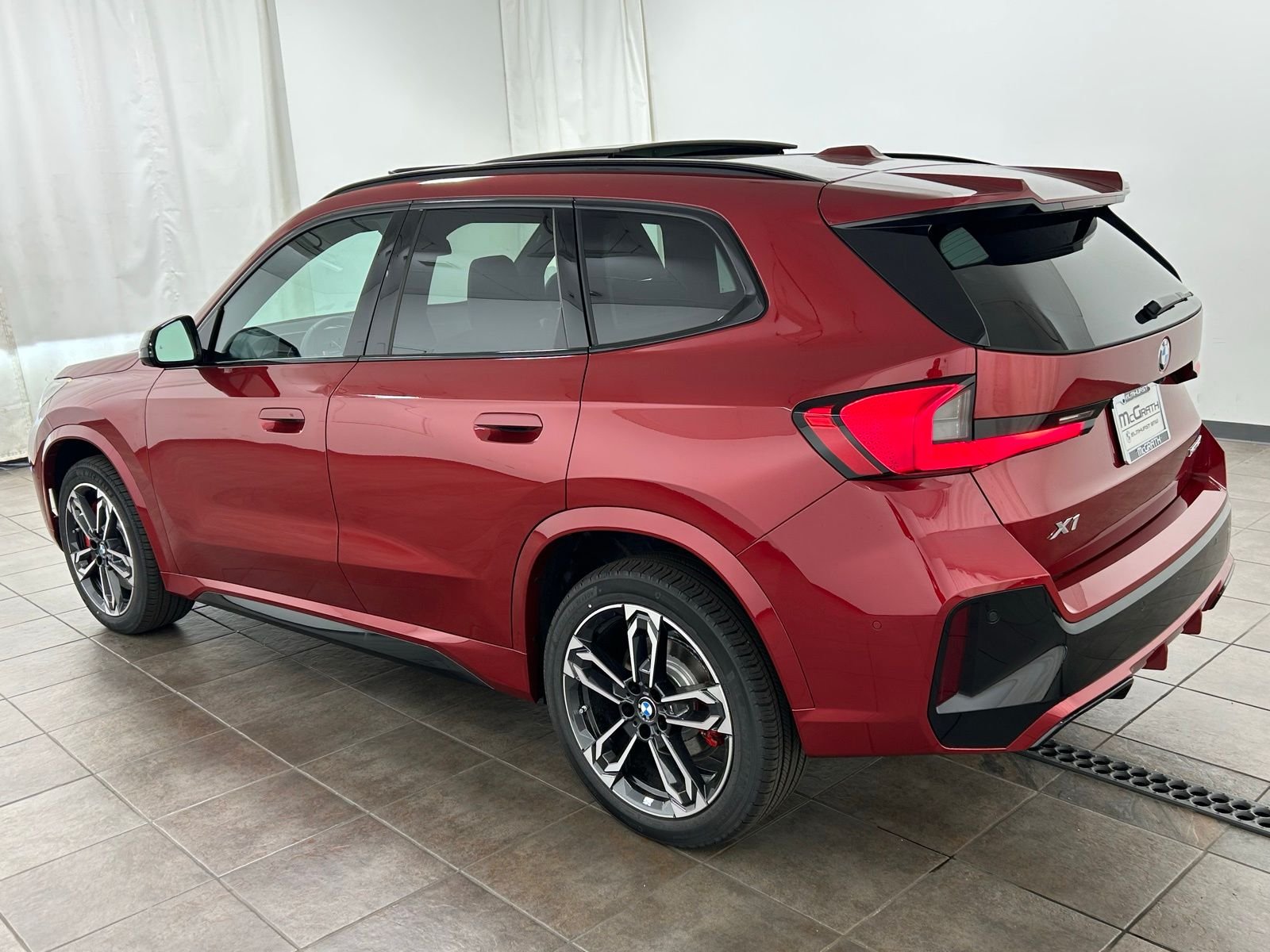 New 2026 Vegas Red Metallic BMW xDrive28i image 3
