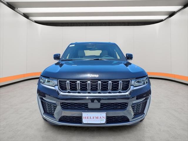 New 2026 Diamond Black Crystal Pearl-Coat Exterior Paint Jeep Limited image 2