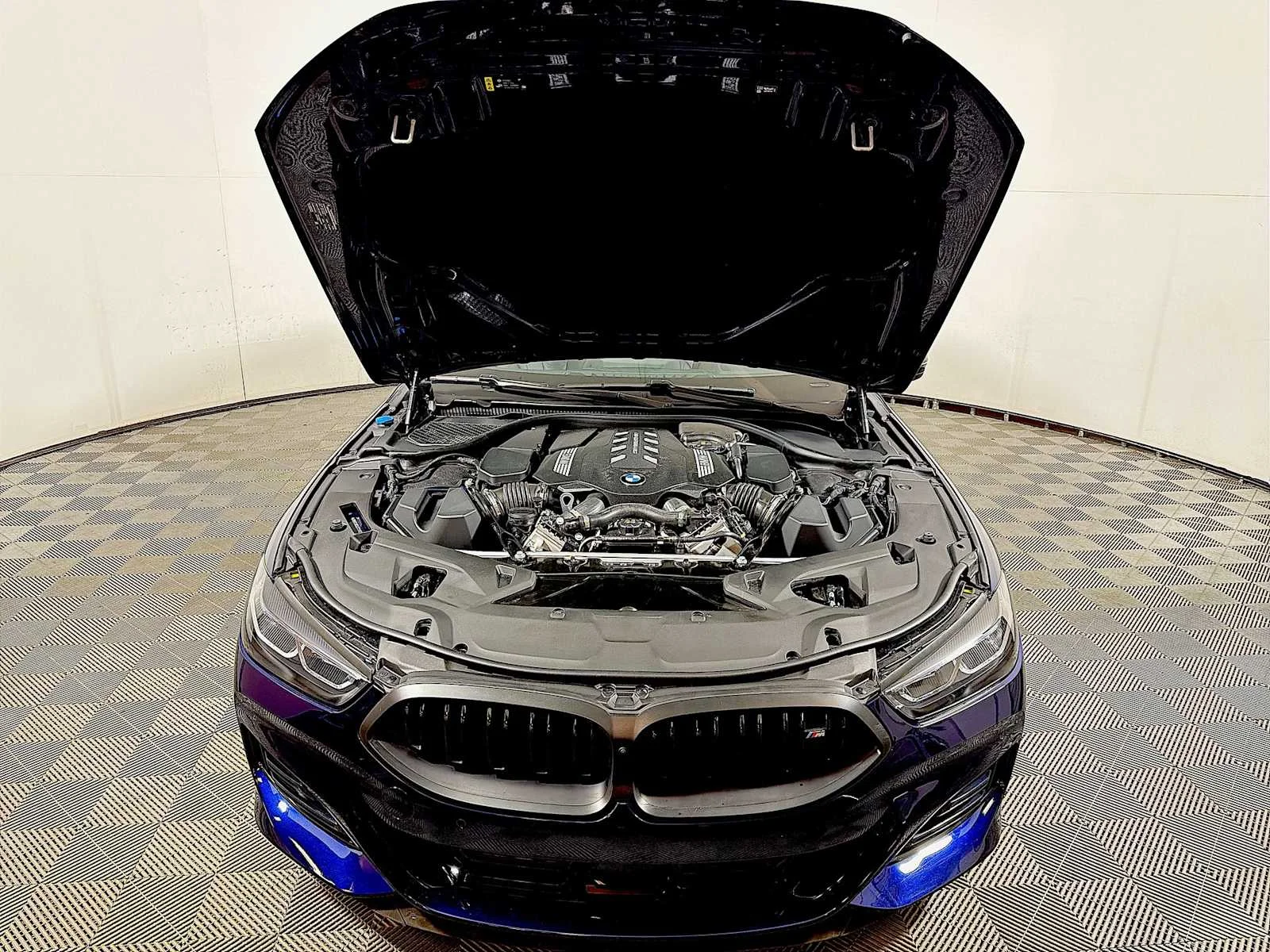 2026 BMW 8 Series M850i - Photo 29