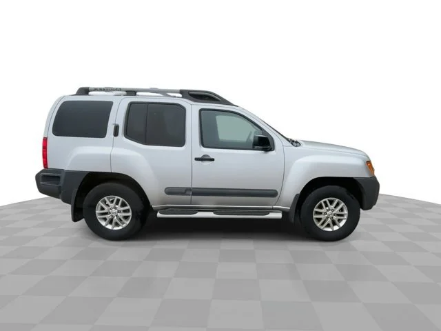 Used 2015 Silver Nissan S image 9