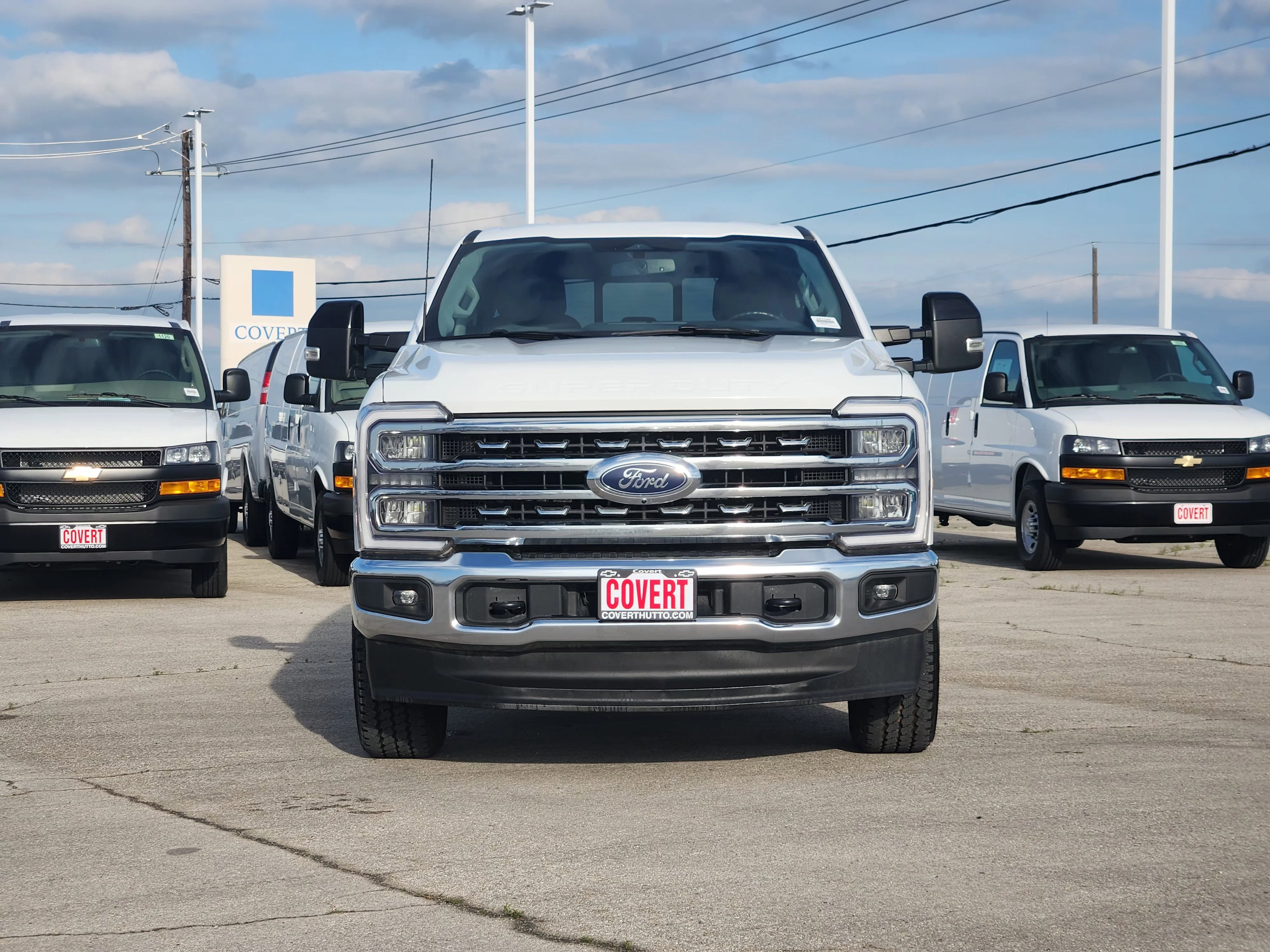 Used 2024  Ford XL image 2