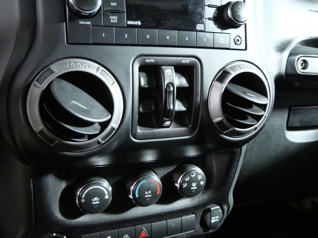 Certified Used 2018  Jeep Unlimited Sport image 19