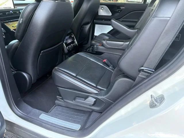 Used 2021 White Lincoln Reserve image 21