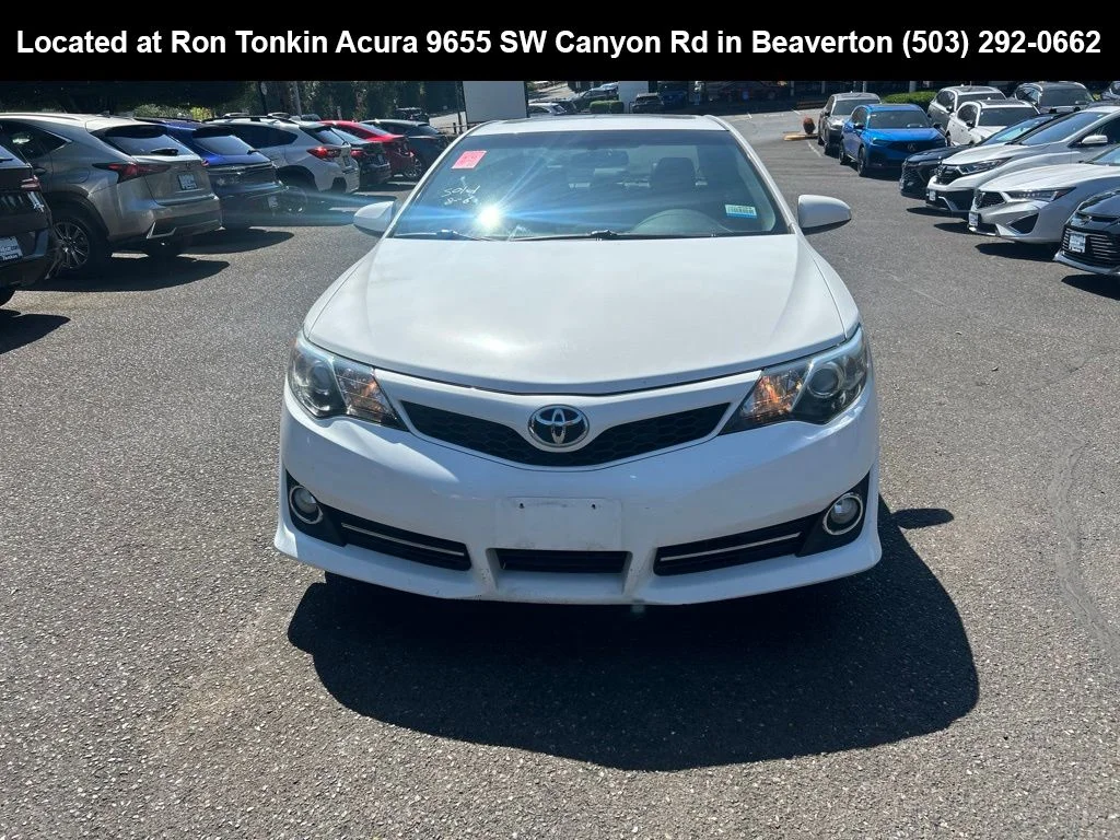 Used 2013 Super White Toyota SE image 9